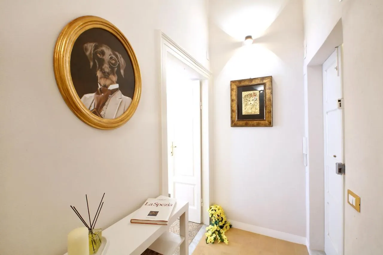 بيت ضيافة Breathe Liguria - Lucy 1 Bedroom And 1 Apartment In A Newly Renovated Nineteenth-Century Building In The Historic Center Near The Sea لا سبيتسْيا إيطاليا